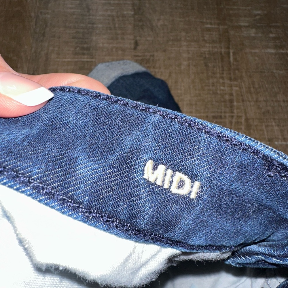 American Eagle (0) The Dream Shorts Midi Denim Jean Shorts - Picture 4 of 5